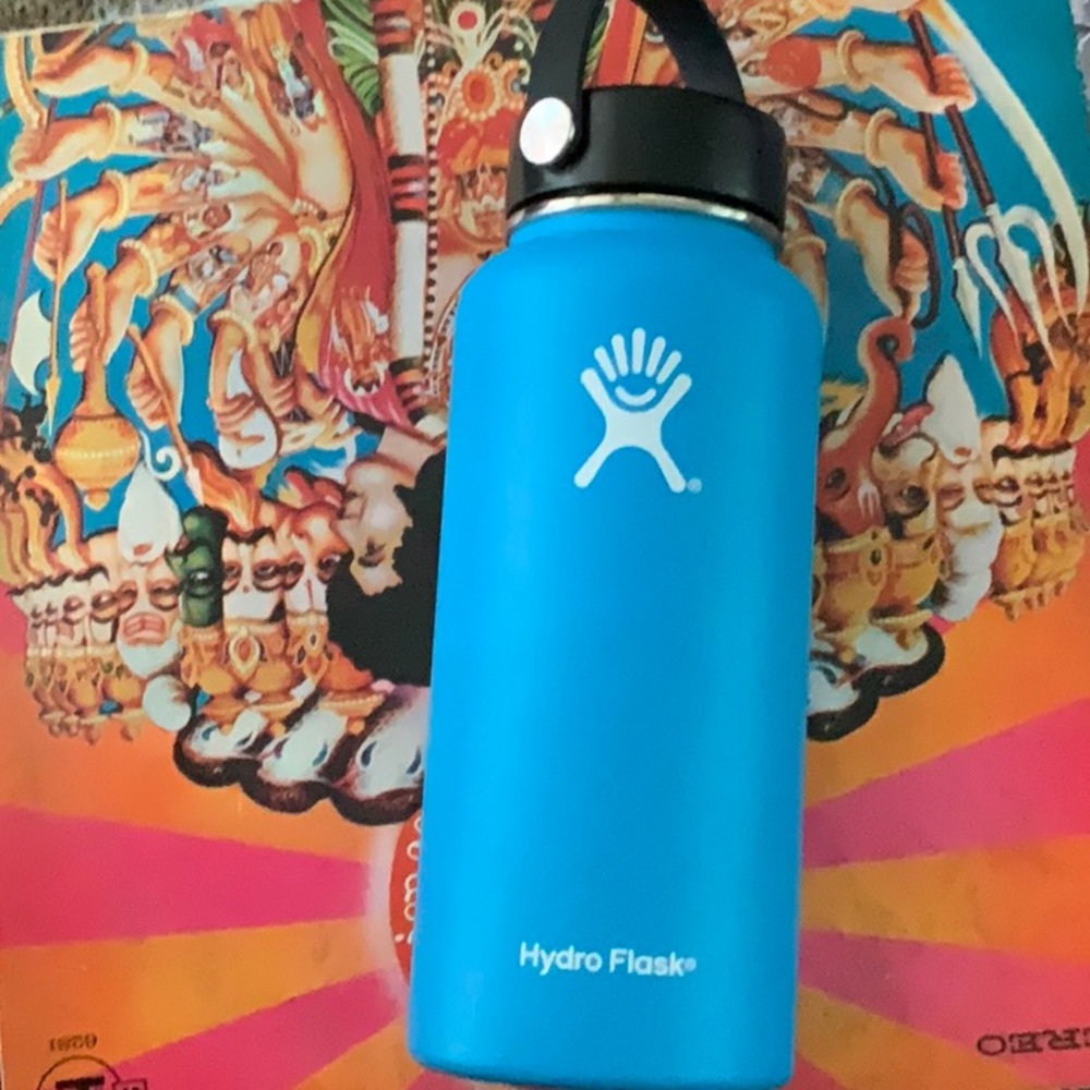 Hydro Flask 32 oz thermos tumbler. Bright blue.
